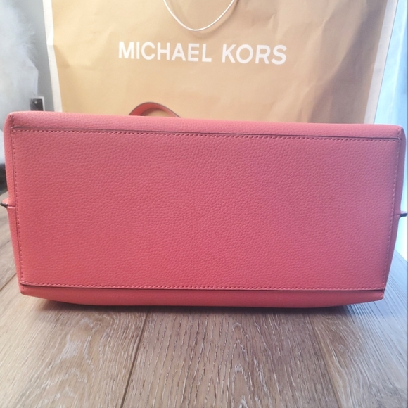 NEW beautiful Michael Kors large Emelia tote Grapefruit (light coral) - Picture 12 of 16